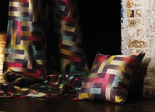 Фото - Ткани Osborne & Little Fantasque Fabrics - 301166>