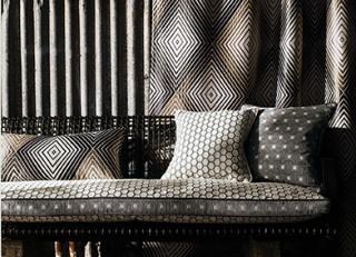 Фото - Ткани Osborne & Little Fantasque Fabrics - 301170>