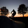 Обои для стен Photowall Спорт bmx-biking-at-sunset 