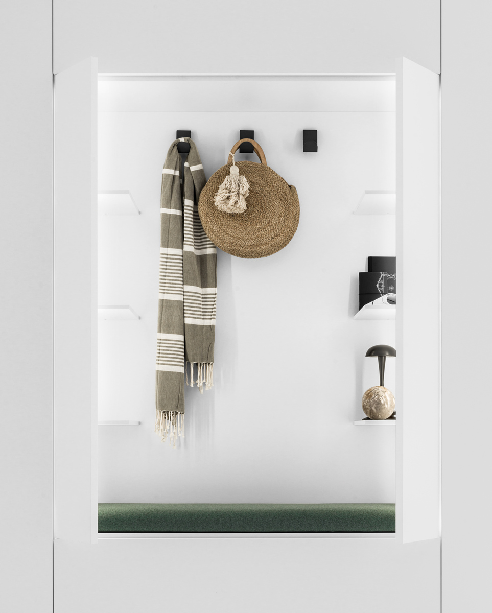 Шкаф    Per ingresso  6