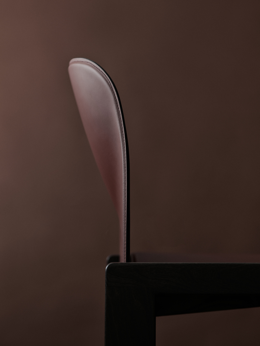 Кресло    Scarpa_121 Chair_Mocca stained ash_Moka leather_Packshot  9