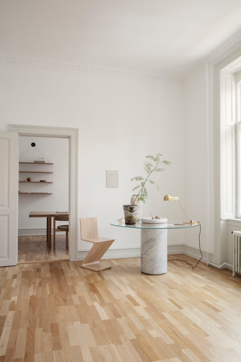 Стол    Castore_Dining_Table_Pietra_Grey_Clear_Gla  5