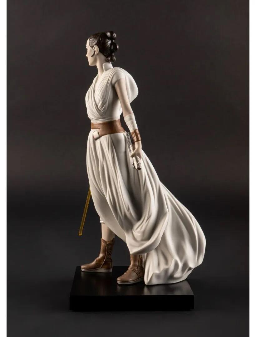    Rey Figurine  4
