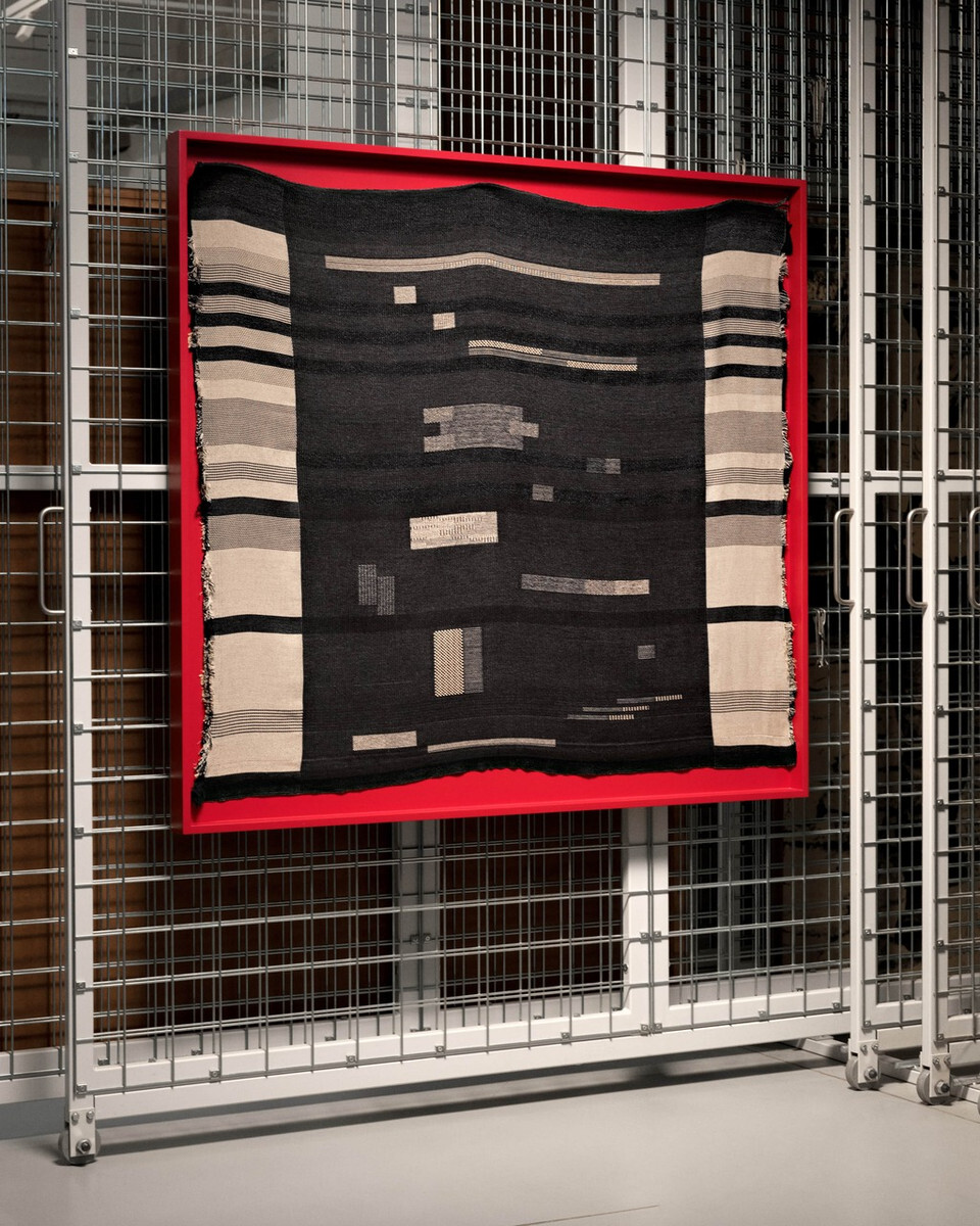 Ткань Dedar Ancient Writing 00T2504800001  купить в Москве по выгодной цене|Интернет-магазин дизайнерских решений Decorwall 1