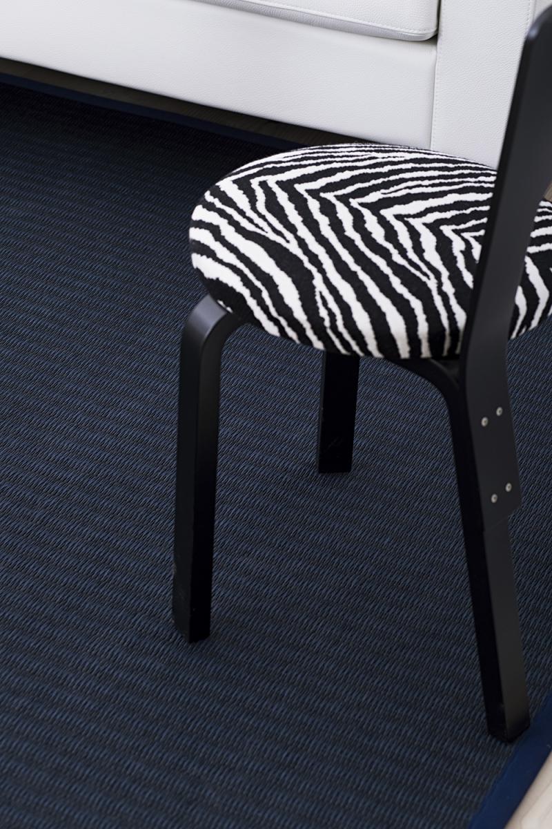 Ковер    Kelo black-blue_detalj_VMCarpet pien 