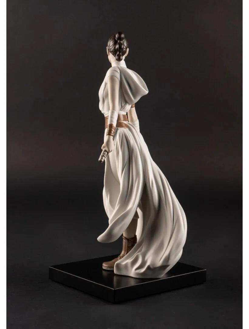    Rey Figurine  3