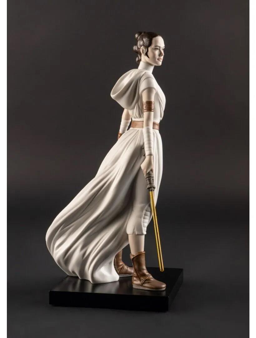    Rey Figurine  2