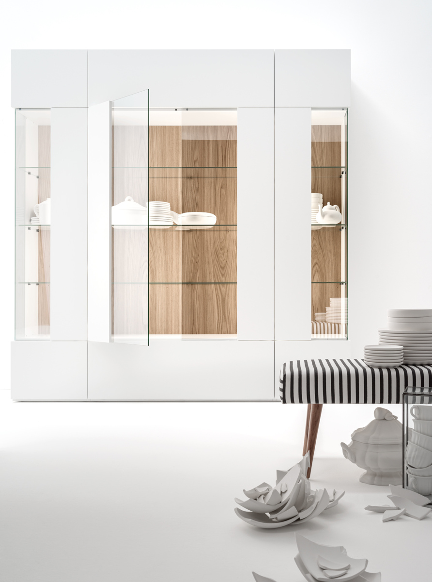 Шкаф    Armadio con vetrina  1