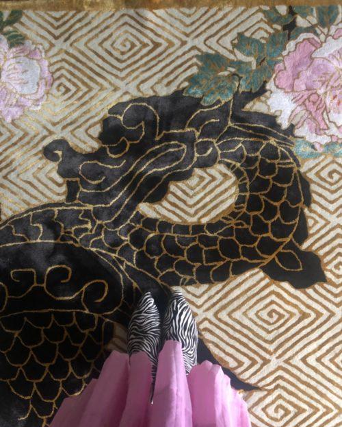 Ковер Wendy Morrison Design  dragon-florals-black-gold 