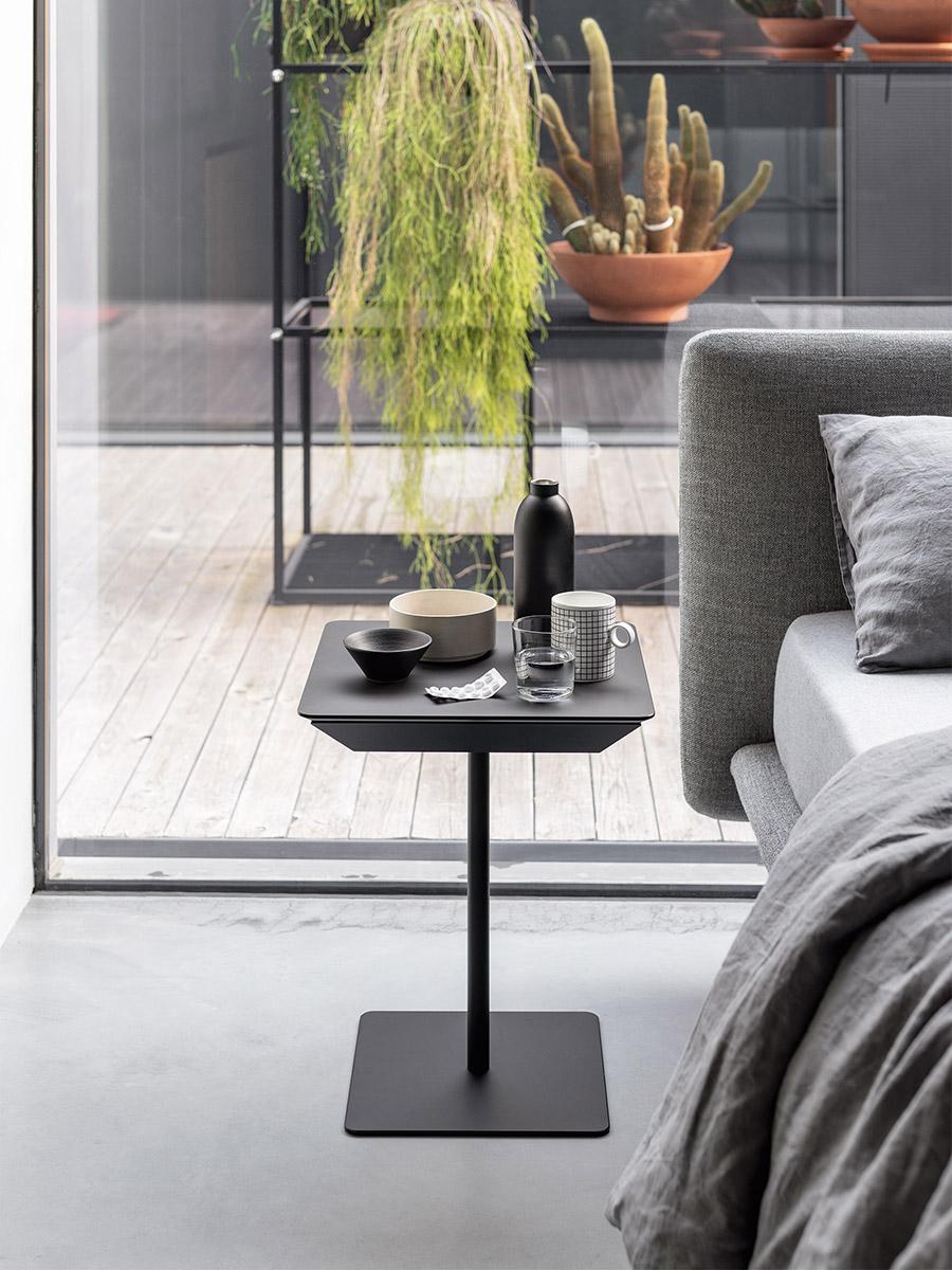 Журнальный столик    Tag  1