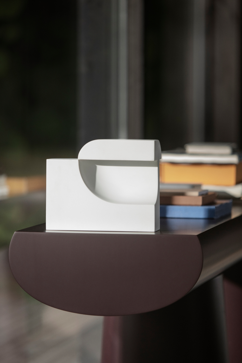 Консоль    Table_Dark_Green_Packshot_Side_Angle  6