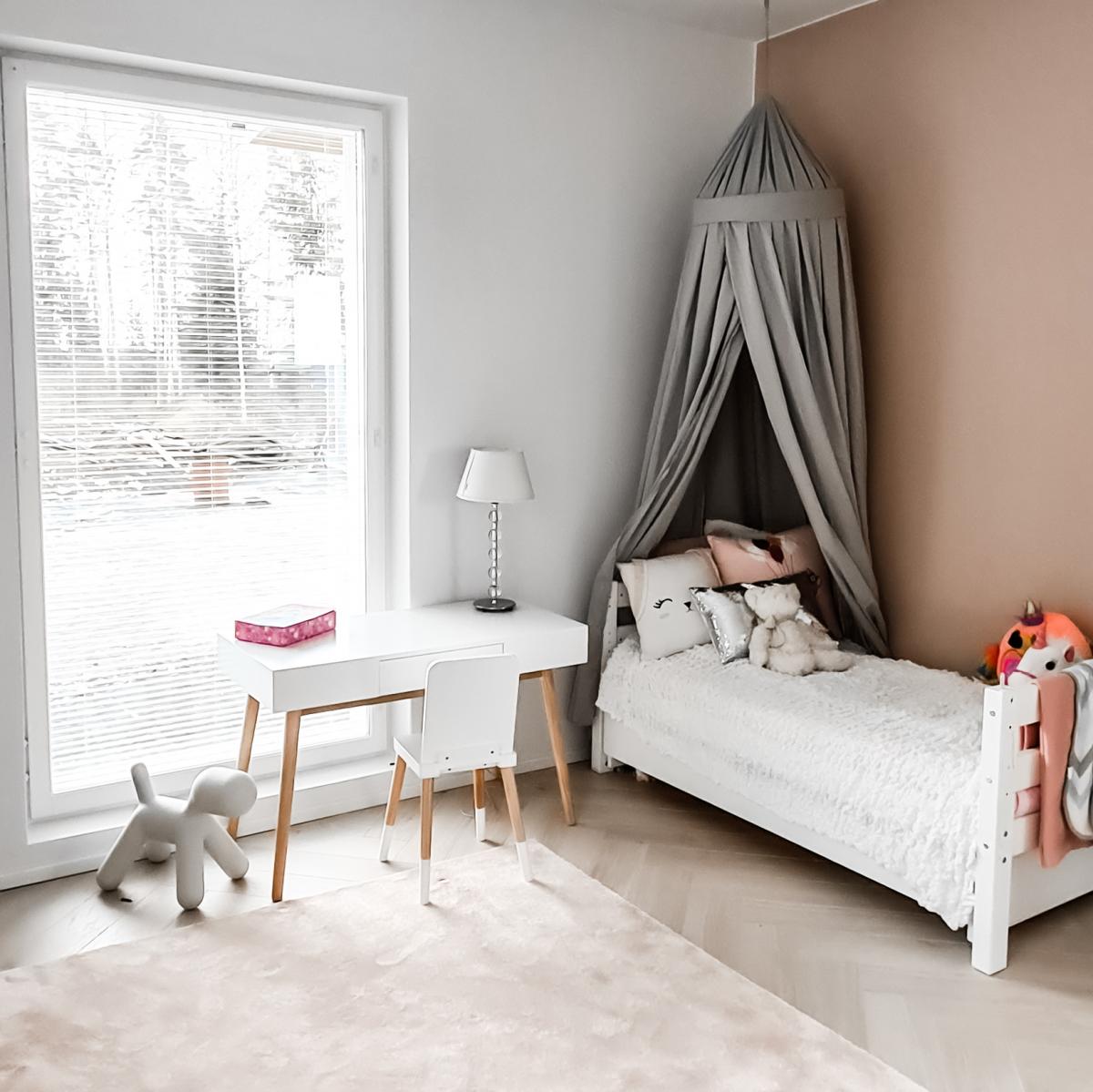 Ковер    Hattara roosa Anni Virtanen 