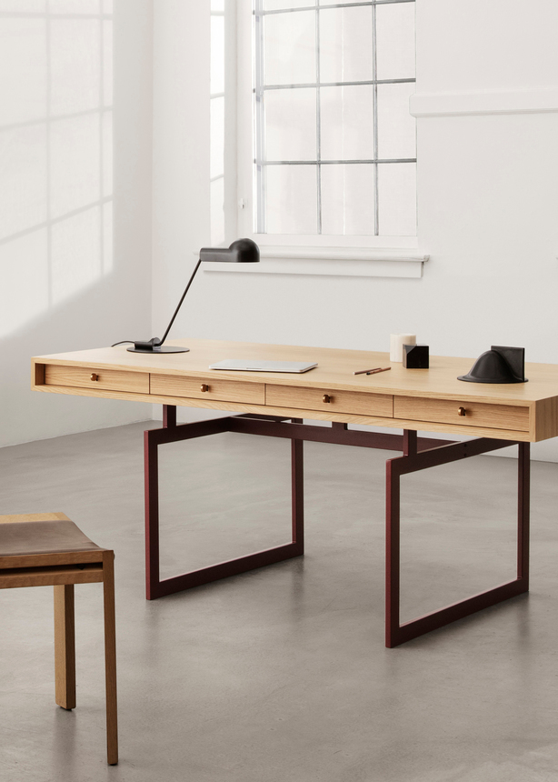 Стол    Office_Desk_Steel_frame_White_Stained_Oak_Packshot_Angle  8