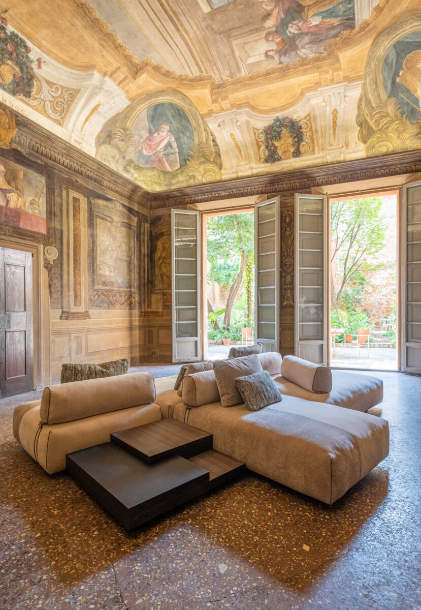 Диван    FENPEI  5