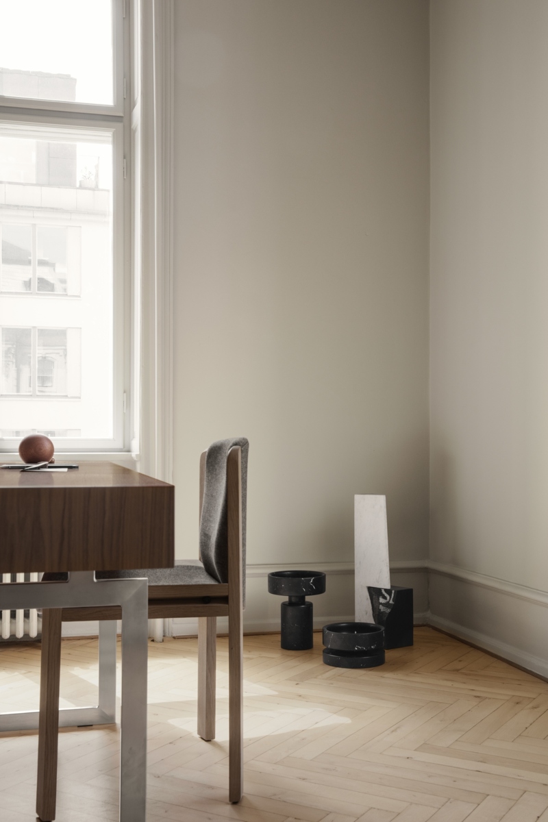 Кресло    Chair 300 soaped oak Royal nubuck off white 30252-1  1