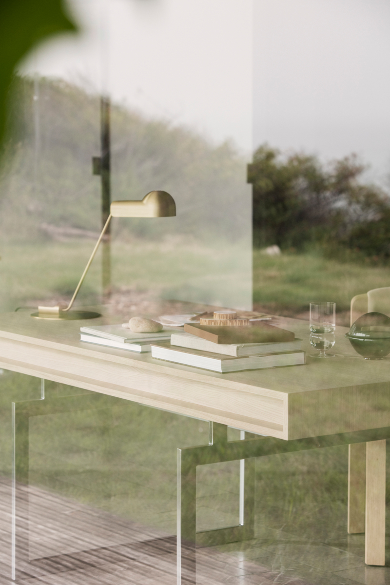 Стол    Office_Desk_Grey_frame_White_Stained_Oak_Packshot_Angle  2