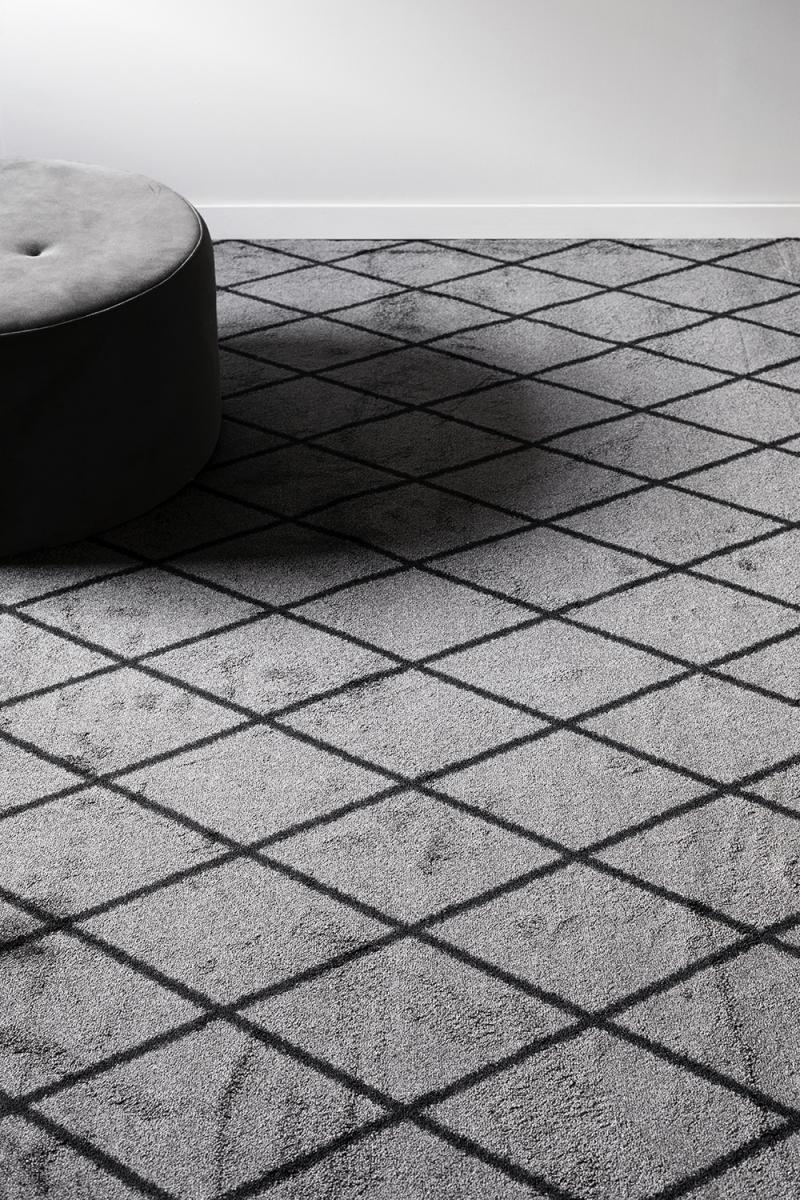 Ковер    Salmiakki harmaa_musta pien 