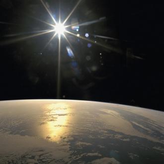 Photowall Космос sunrays-falling-on-earth